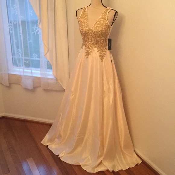 Lulus Dresses & Skirts - Lulus formal dress. NWT. XS or Small